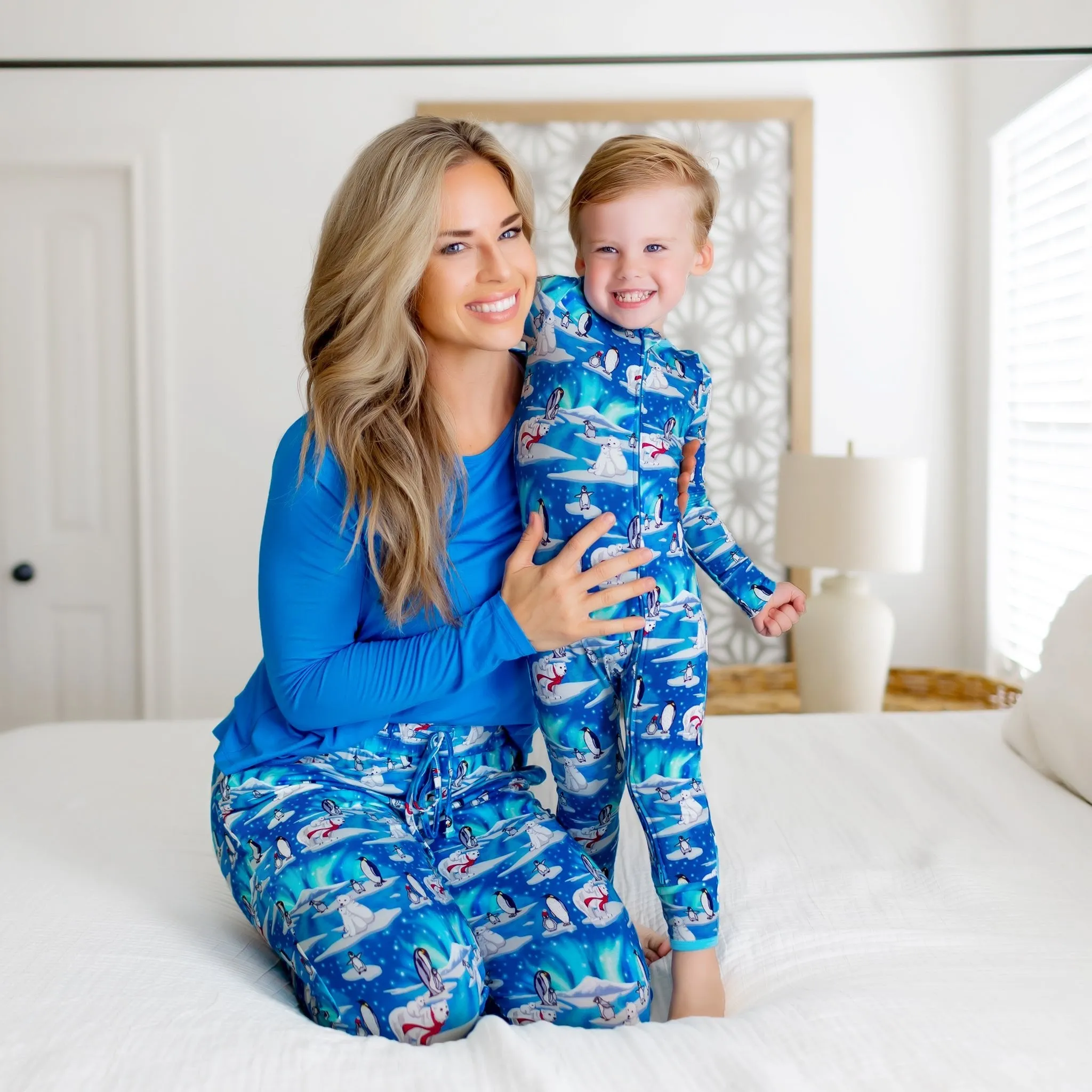 Northern Lights, Polar Bears & Penguins Women's Long Sleeve Pajama Set